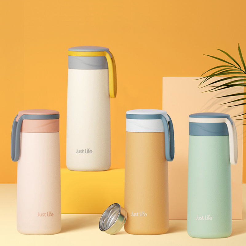 Bình giữ nhiệt 350ml quai đeo silicon. Dung tích: 350ml. In Logo theo yêu cầu. Giải pháp quà tặng quảng bá thương hiệu thông minh, thẩm mỹ, bền vững