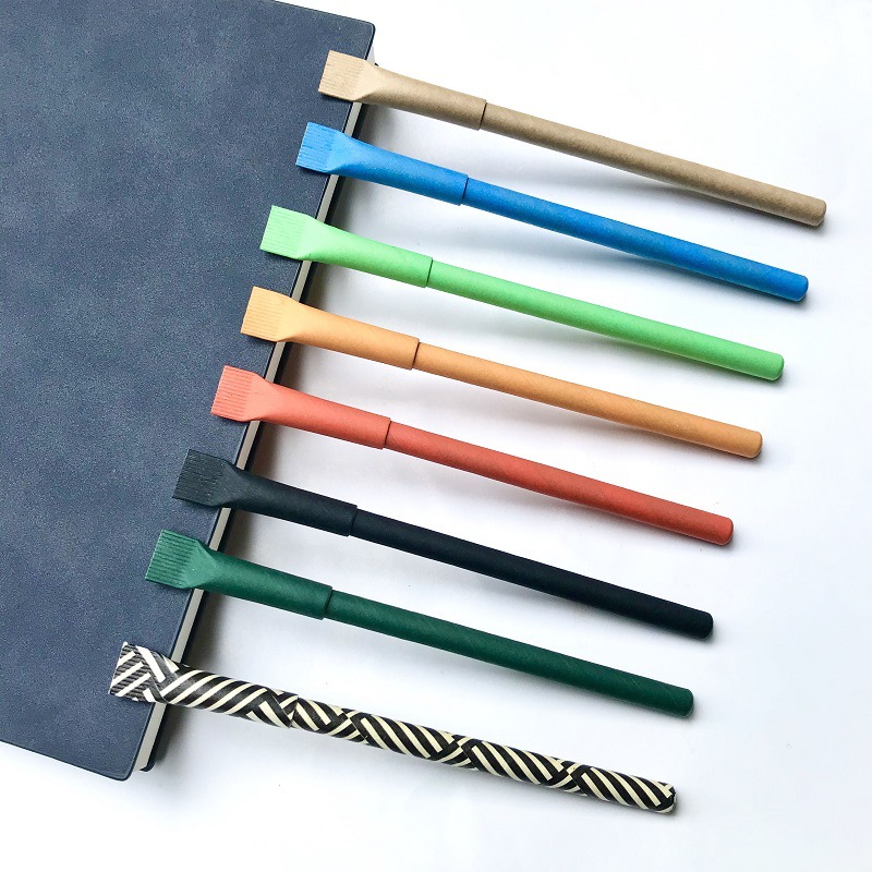 Bút bi giấy nắp dẹp nhiều màu sắc, dễ in logo, là quà tặng doanh nghiệp phổ biến ngày nay, chi phí rẻ, thiết kế hiện đại, đánh thẳng vào tâm lý người nhận