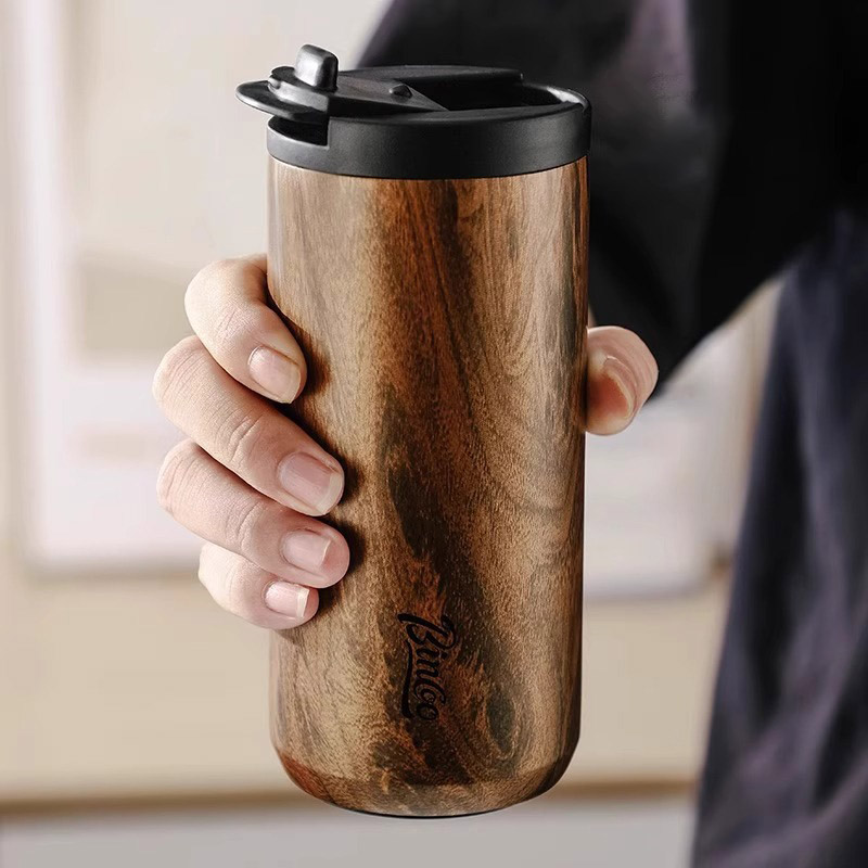 Bình giữ nhiệt cà phê vân gỗ thẩm mỹ, mộc mạ. In logo theo yêu cầu. Quà tặng doanh nghiệp tiện dụng, tinh tế, hiệu quả. Giá cạnh tranh