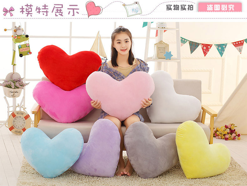 Gối sofa dễ thương có nhiều hình dáng dễ thương: Ngôi sao, mặt trăng, trái tim,... In/thêu logo theo yêu cầu. Giá cạnh tranh