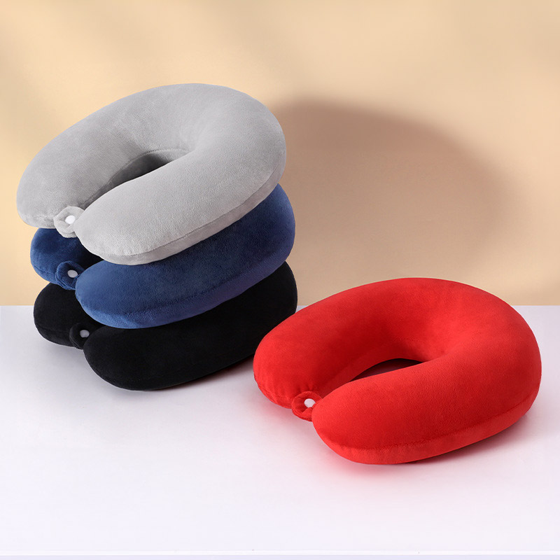 Gối cổ chữ U Cotton. Chất liệu: Vải nhung mềm mại. Thiết kế đặc biệt để hỗ trợ tối ưu cho cổ và giảm đau trong những chuyên đi dài