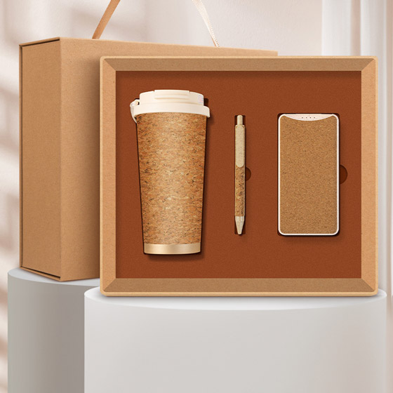 Bộ quà tặng ECO thân thiện với môi trường. Chất liệu: Lúa mạch. Quà tặng doanh nghiệp bút + sổ tay (A5) + USB (32 GB) + sạc dự phòng + ly giữ nhiệt