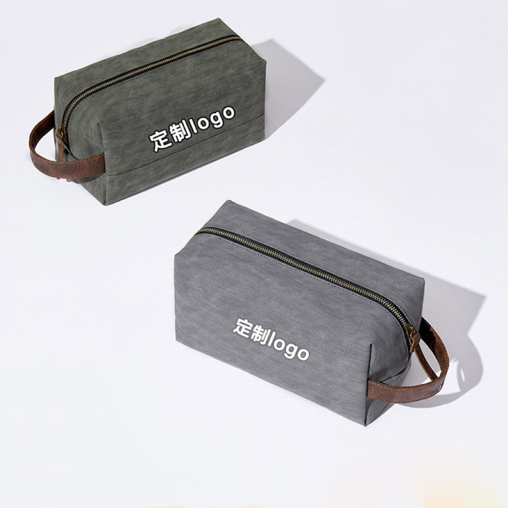Túi đựng mỹ phẩm chống thấm nước. Chất liệu: Vải da PU. Kích thước: 25*12*12.5cm. In logo theo yêu cầu. Giá cạnh tranh. Quà tặng thiết thực và độc đáo