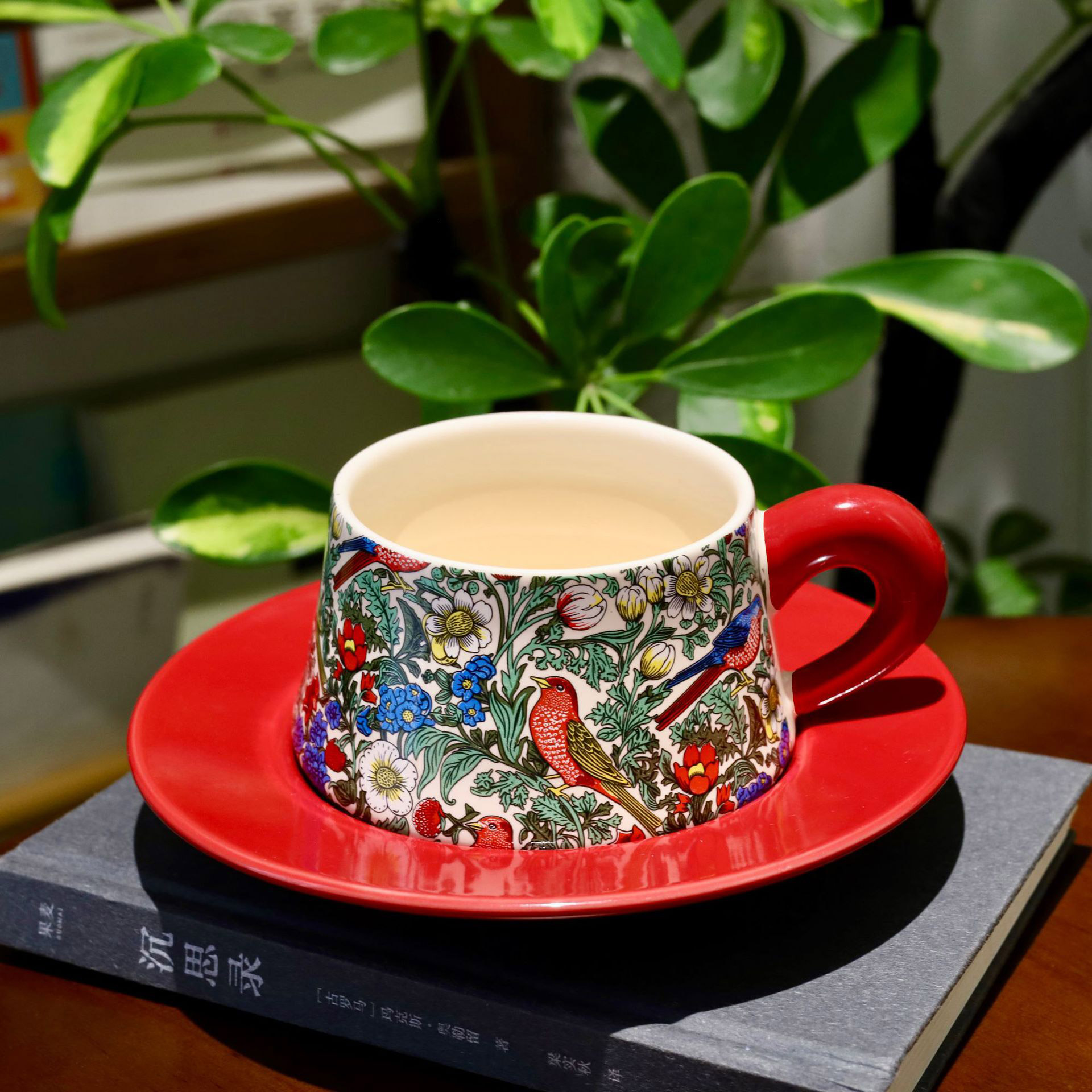 Bộ ly gốm họa tiết hoa và chim cao cấp là quà tặng doanh nghiệp độc đáo. In logo theo yêu cầu, phù hợp sự kiện & tri ân khách hàng