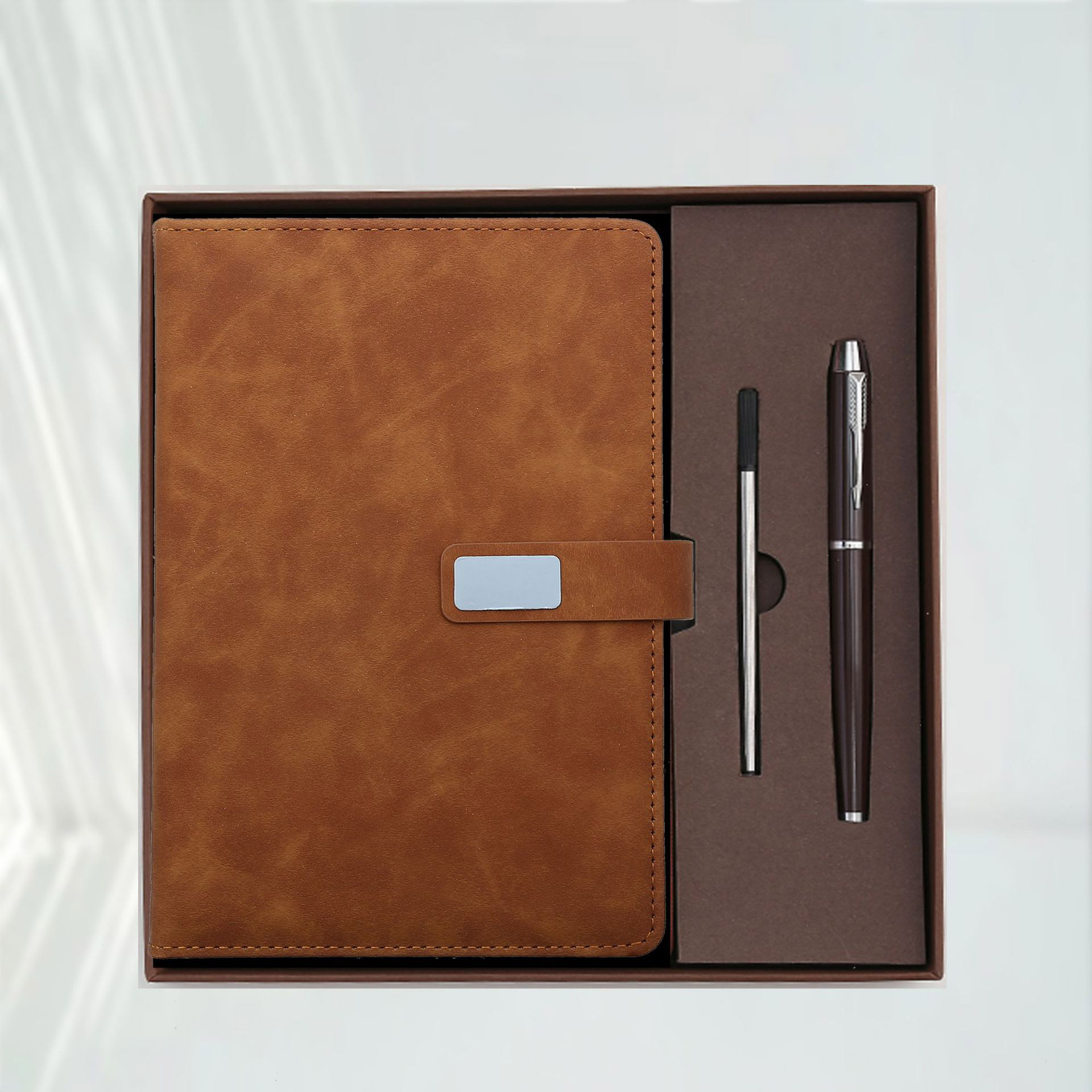 Set sổ tay bìa mềm và bút kim loại sẽ là quà tặng doanh nghiệp được sử dụng thường xuyên, liên tục nhắc nhở người nhận về thương hiệu của bạn