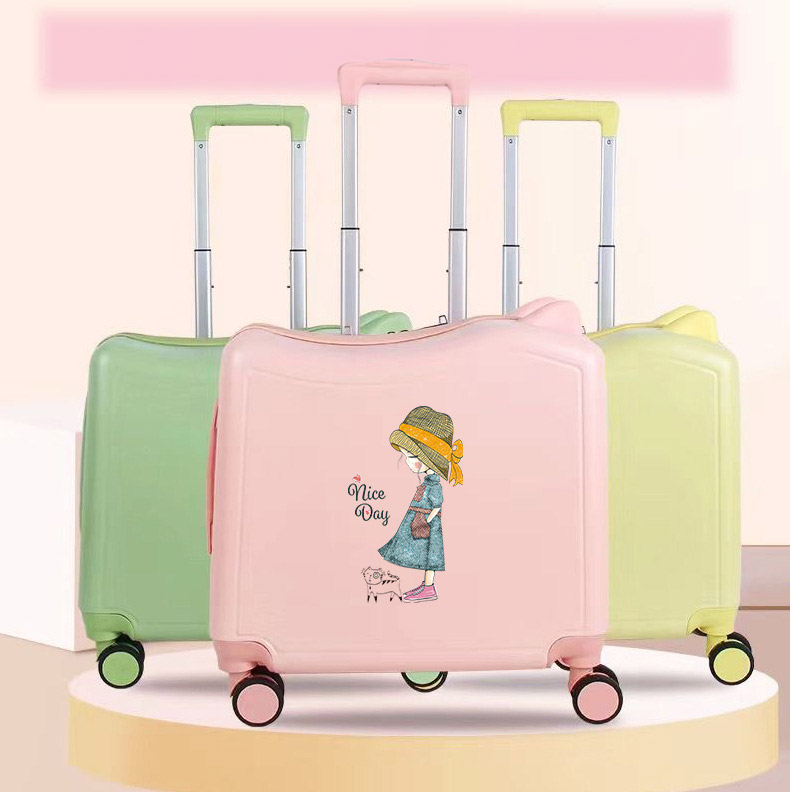 Vali trẻ em 20 inch tai mèo. In logo theo yêu cầu. Thiết kế dễ thương, vừa tầm tay trẻ, giúp các bé thêm hào hứng khi đồng hành cùng vali nhỏ xinh của mình