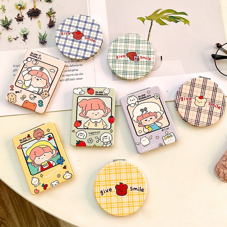 Gương trang điểm mini gập 2 mặt. Gương có cấu tạo 2 mặt: gương X1 và X2 (thường và phóng to). In logo và thiết kế vỏ ngoài theo yêu cầu. Đa dạng size.