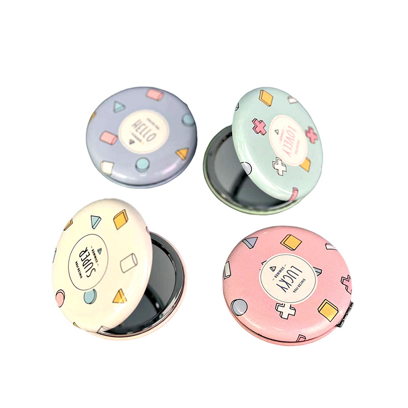Gương tròn nắp gập mini thiết kế nhỏ gọn, cầm vừa tay, thuận tiện để đồ dùng trang điểm nhỏ mang đi xa. Kích thước: 7.2cm 