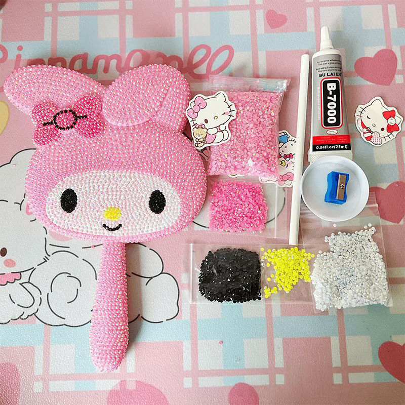 Gương cầm tay mini là lựa chọn lý tưởng cho các workshop handmade vì tính nhỏ gọn, dễ mang đi, vừa dễ trang trí cá nhân hóa, ngân sách thấp.