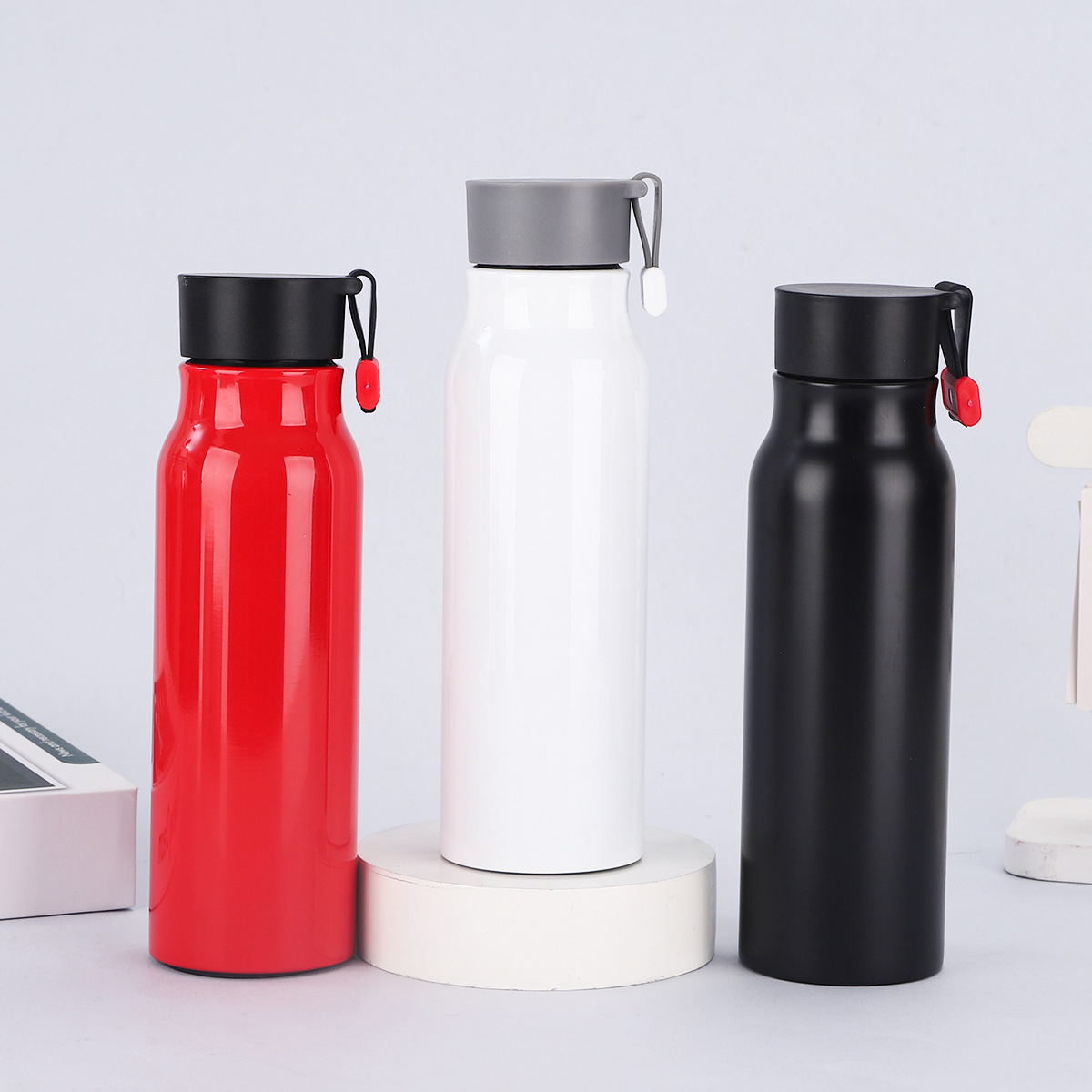 Bình nước giữ nhiệt đơn giản có dây đeo. Dung tích: 350ml | 500ml. In Logo theo yêu cầu. Quà tặng doanh nghiệp phổ biến. Giá cạnh tranh