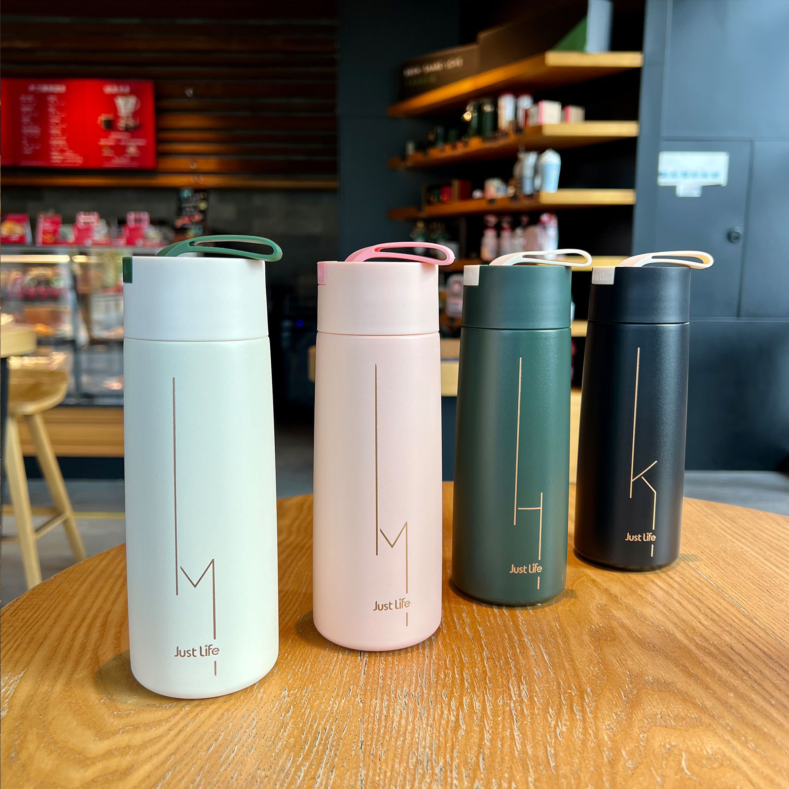 Bình nước giữ nhiệt 350ml gọn nhẹ. In logo theo yêu cầu. Giữ nhiệt tốt: 6 – 12h. Chất liệu: Inox 304 an toàn, bền, đẹp. Quà tặng doanh nghiệp độc đáo