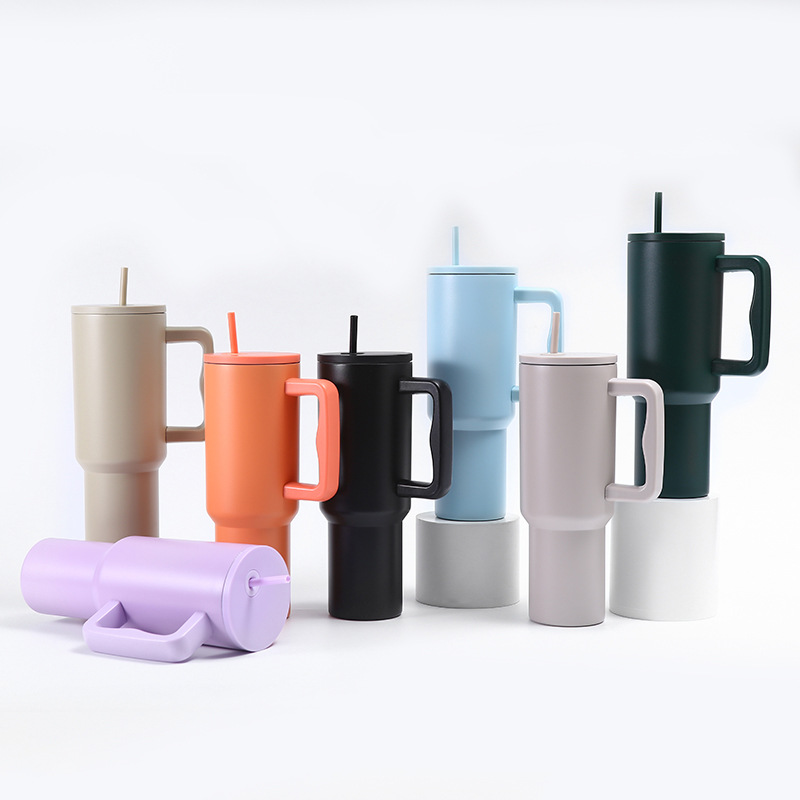 Ly Big Size có tay cầm kèm ống hút 1200ml. In/khắc logo, thông điệp theo yêu cầu, tạo quà tặng ý nghĩa, chuyên nghiệp. Giá cạnh tranh