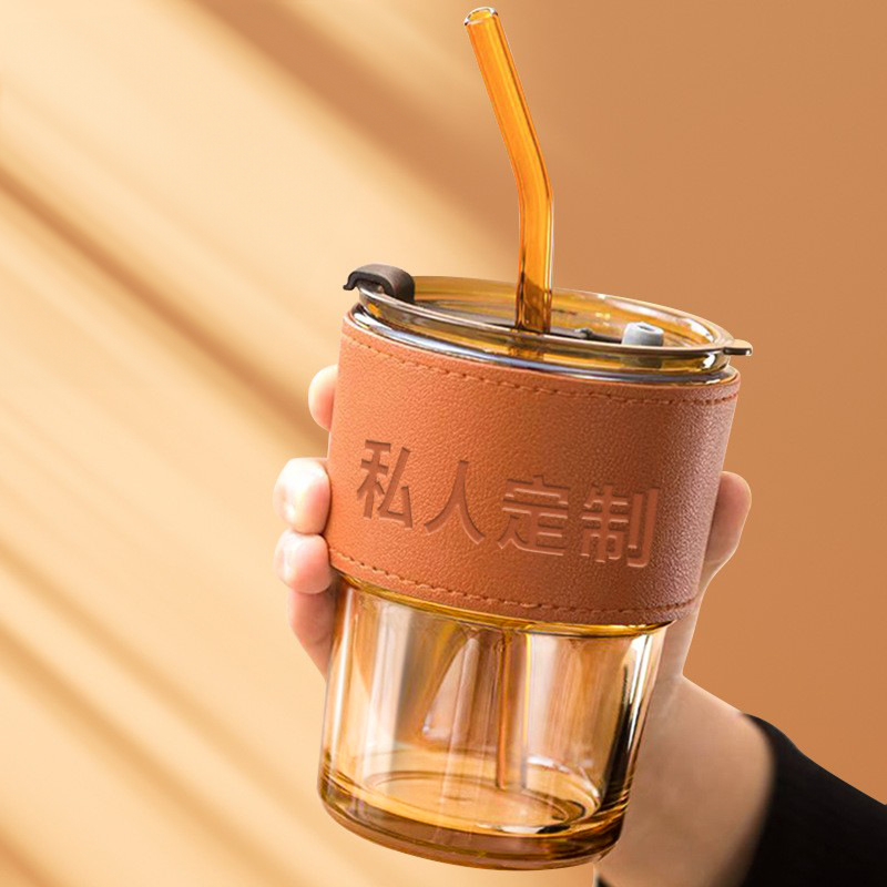 Ly thủy tinh 400ml bọc bao da kèm ống hút in logo theo yêu cầu. Quà tặng doanh nghiệp phổ biến. Dung tích: 400ml. Giá cạnh tranh