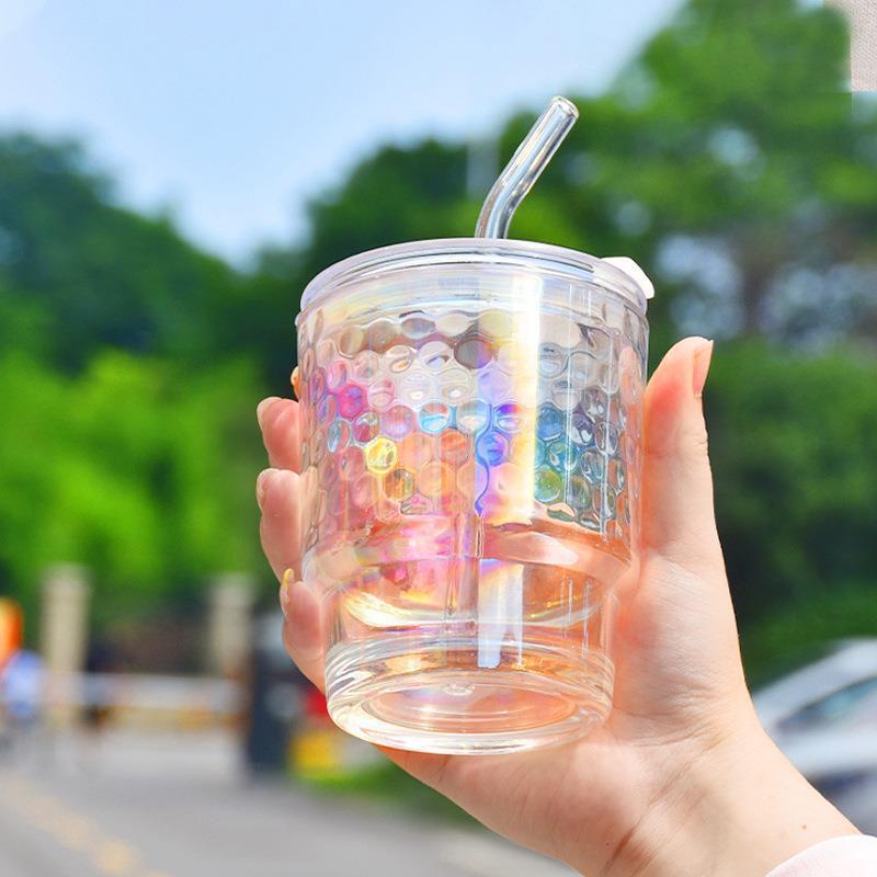 Ly thủy tinh có nắp kèm ống hút. Chất liệu: Thủy tinh đúc cao cấp, chịu nhiệt nóng lạnh và Lò vi sóng. Dung tích 400ml. In logo theo yêu cầu