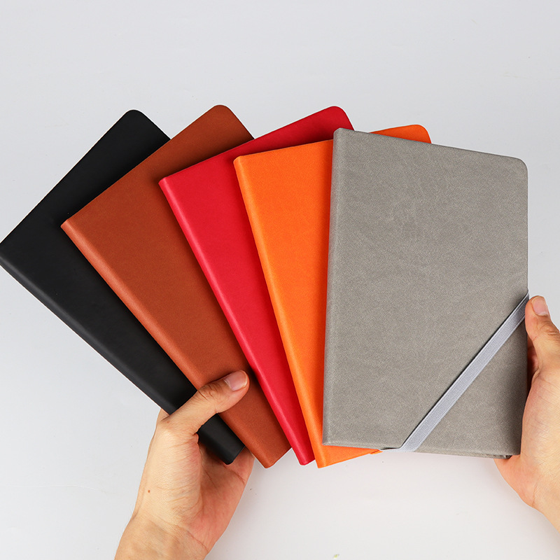 Sổ tay A5 bìa da mềm dây buộc chéo là món quà tặng đẳng cấp, giúp bạn ghi điểm tuyệt đối và tạo dựng ấn tượng sâu sắc trong mắt khách hàng, đối tác