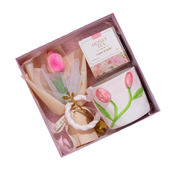 Hộp quà tặng văn phòng hoa Tulip. Bộ quà tặng doanh nghiệp in logo theo yêu cầu. Có thể tuỳ chỉnh các vật phẩm. Giá cạnh tranh