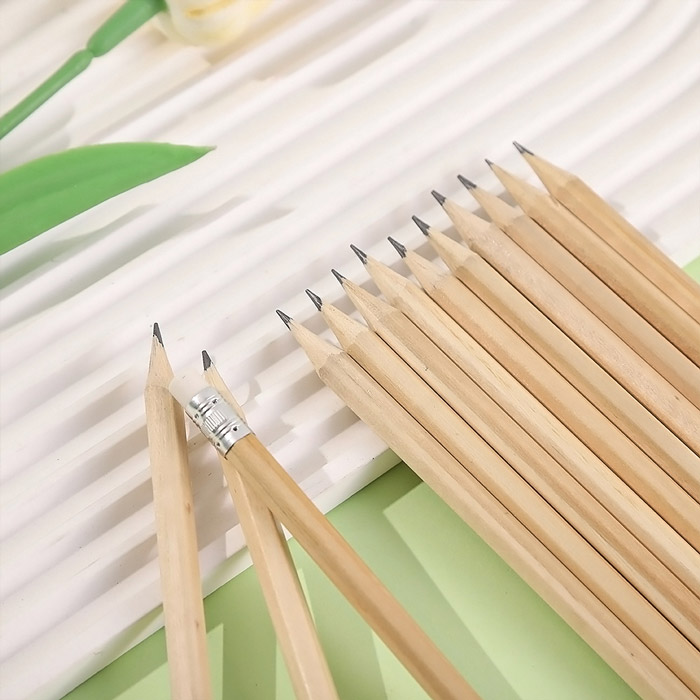 Bút chì lục giác HB được làm bằng than chì chất lượng cao, viết trơn tru, khó gãy. Thân bút chì hình lục giác thuận tiện cho việc cầm nắm và sử dụng