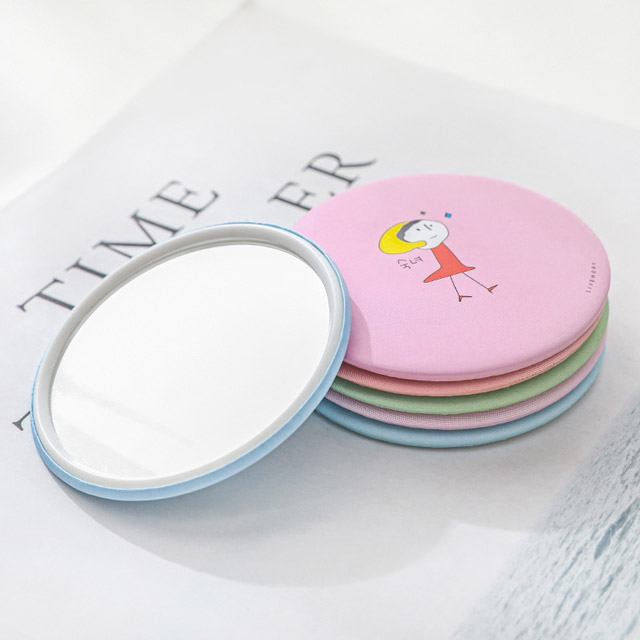 Gương tròn mini dễ thương họa tiết hoạt hình ngộ nghĩnh, vui nhộn tạo cảm giác thân thiện và tích cực mỗi lần sử dụng. In logo theo yêu cầu. Giá rẻ.