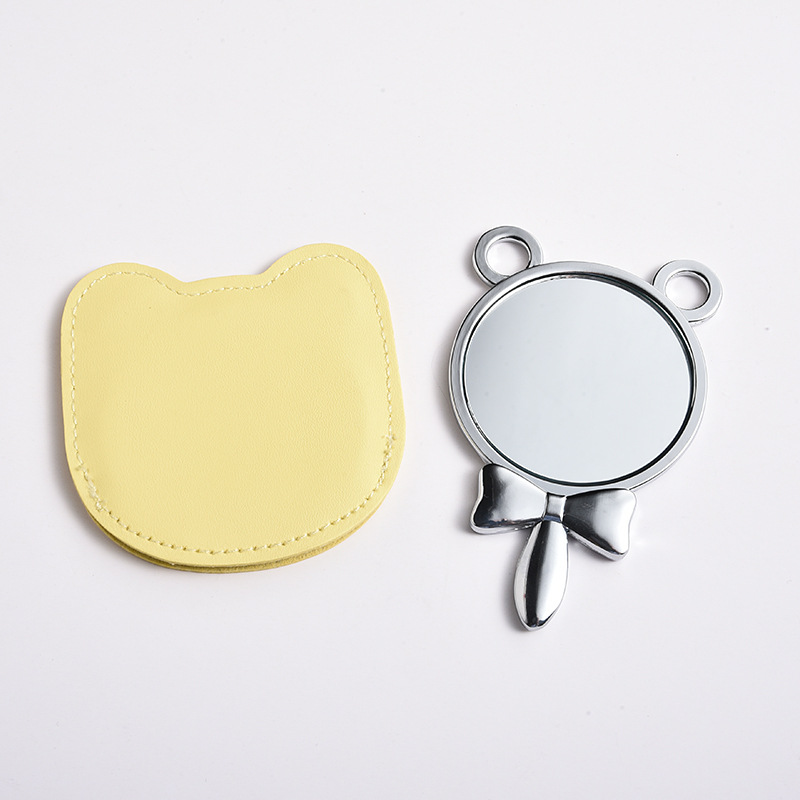 Gương mini đầu gấu thép không gỉ cao cấp, bền vượt trội, sáng bóng lâu dài, không lo bị oxy hóa hay trầy xước trong quá trình sử dụng.