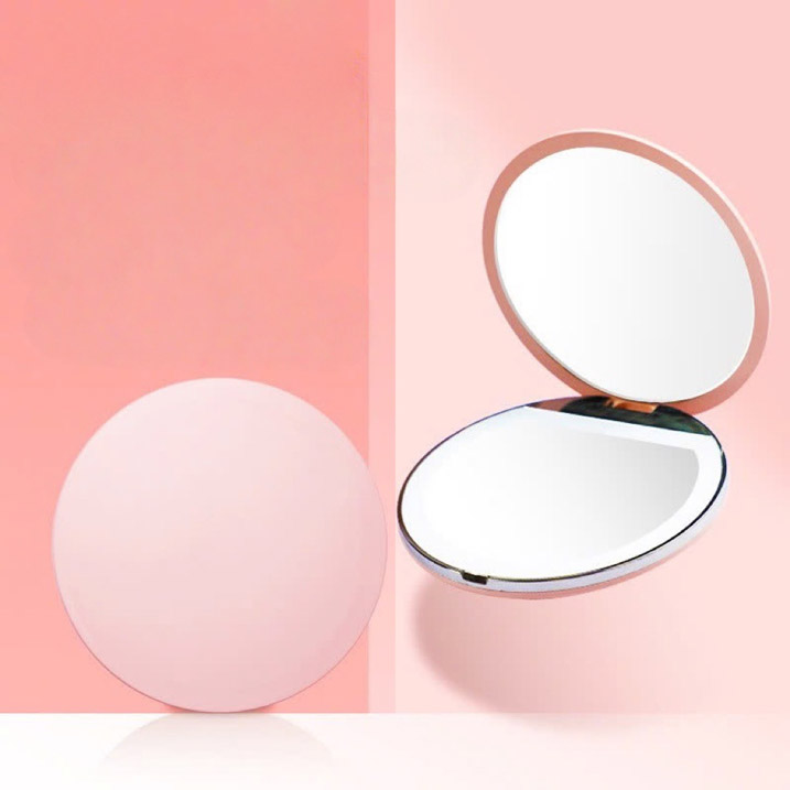 Gương trang điểm 2 mặt, hình tròn có đèn LED. Hệ thống 32 bóng đèn LED siêu sáng. Dây cáp Type-C tiện lợi hỗ trợ sạc nhanh.