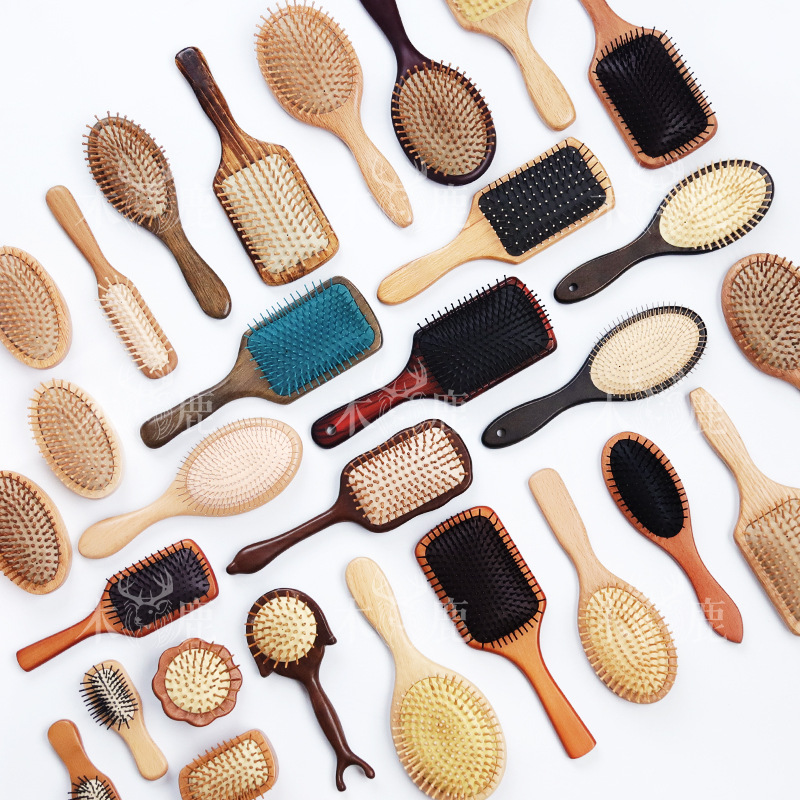 Lược gỡ rối in logo theo yêu cầu là dòng quà tặng nhỏ gọn, giá hợp lý, phù hợp làm quà tặng sự kiện, quà MKT, quà chăm sóc khách hàng,...