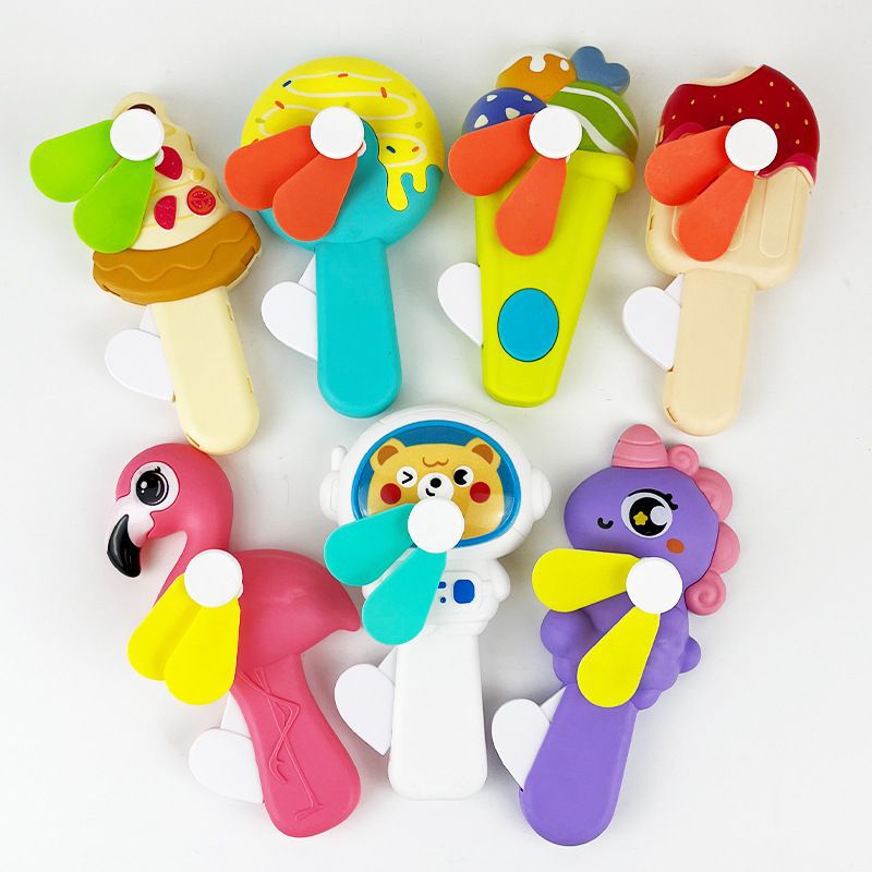 Quạt bóp tay mini cho bé là quà tặng thiết thực, dễ thương, an toàn và tiện lợi, được nhiều trường học, trung tâm, doanh nghiệp lựa chọn.