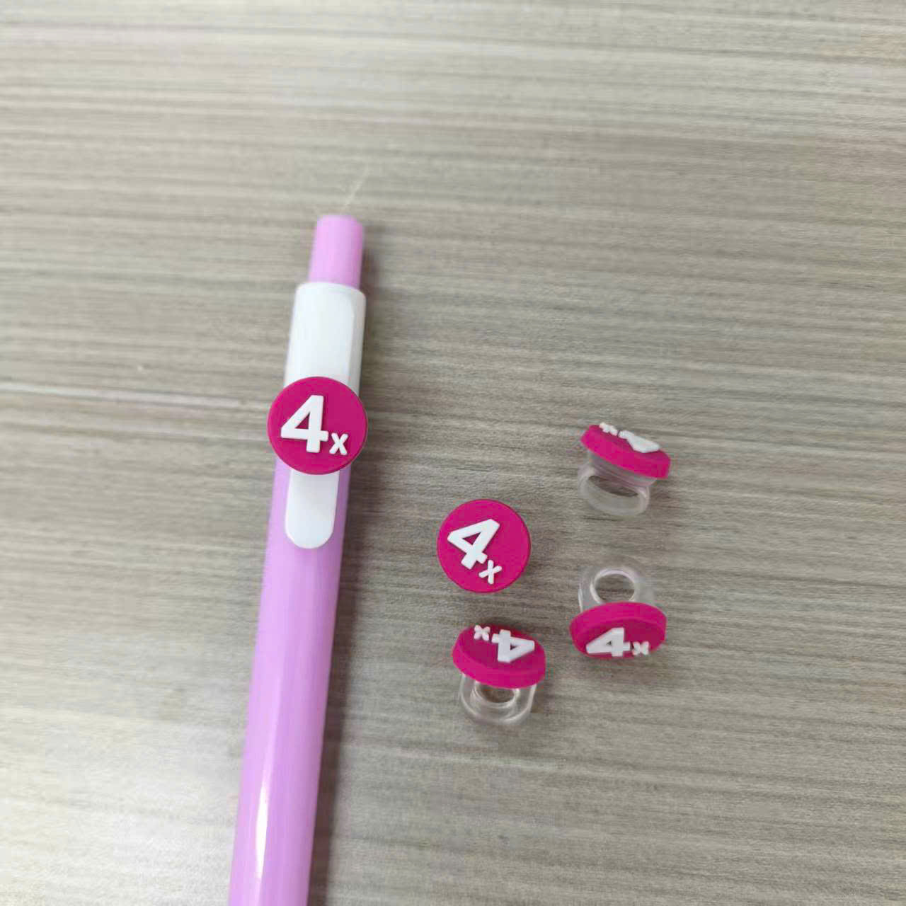 Charm cài bút sản xuất theo yêu cầu