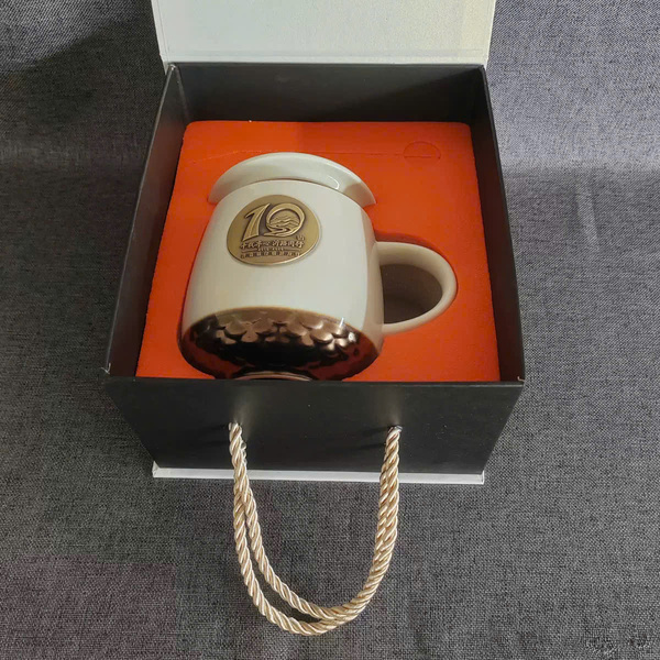 ly sứ gắn huy chương đồng 6
